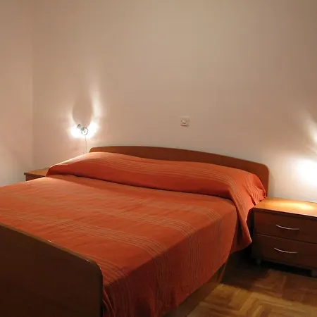 Emi Pula